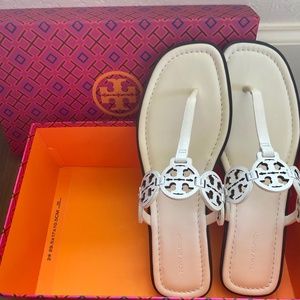 BRAND NEW without tags Tory Burch sandal - off white